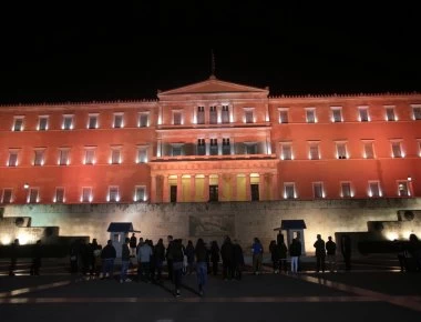 Ανησυχία προκάλεσε ηλεκτρικό πατίνι έξω από το Κοινοβούλιο!